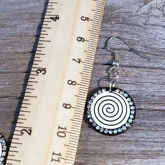 Vintage Y2K White Black Lucite Austrian Crystal Circle Swirl Earrings - Picture 5 of 9